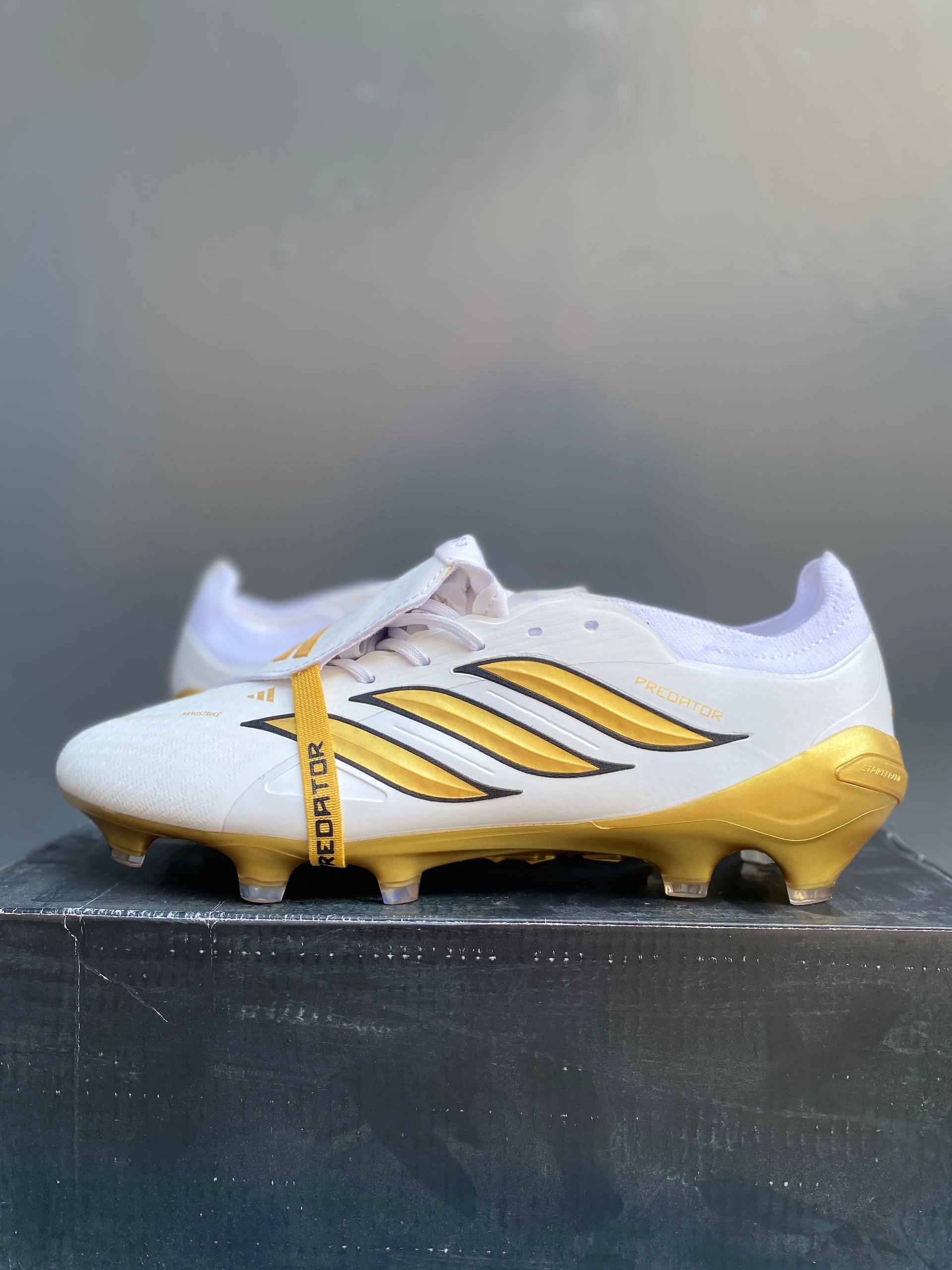 کفش فوتبال آدیداس پریدیتور 30  adidas predator